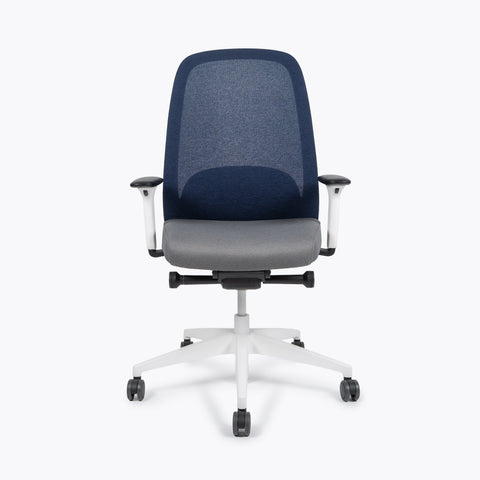 Silla Interstuhl HEJIS 1 HJ-216 MARCO Y ESTRUCTURA BLANCA / TAPICERÍA GRIS Y MALLA AZUL