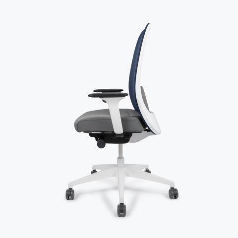 Silla Interstuhl HEJIS 1 HJ-216 MARCO Y ESTRUCTURA BLANCA / TAPICERÍA GRIS Y MALLA AZUL