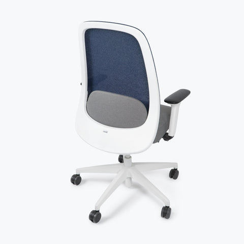 Silla Interstuhl HEJIS 1 HJ-216 MARCO Y ESTRUCTURA BLANCA / TAPICERÍA GRIS Y MALLA AZUL