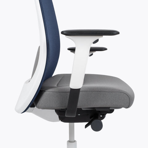 Silla Interstuhl HEJIS 1 HJ-216 MARCO Y ESTRUCTURA BLANCA / TAPICERÍA GRIS Y MALLA AZUL