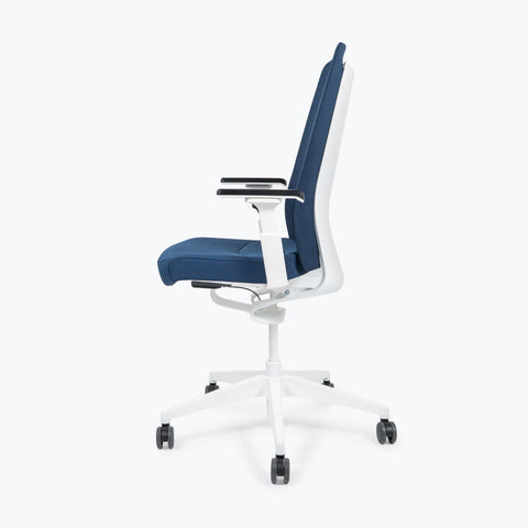 Silla Interstuhl PUREIS3 MARCO Y ESTRUCTURA BLANCA / TAPICERÍA Y MALLA AZUL