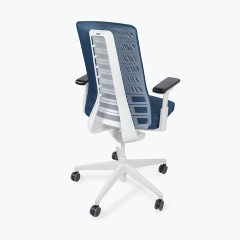 Silla Interstuhl PUREIS3 MARCO Y ESTRUCTURA BLANCA / TAPICERÍA Y MALLA AZUL