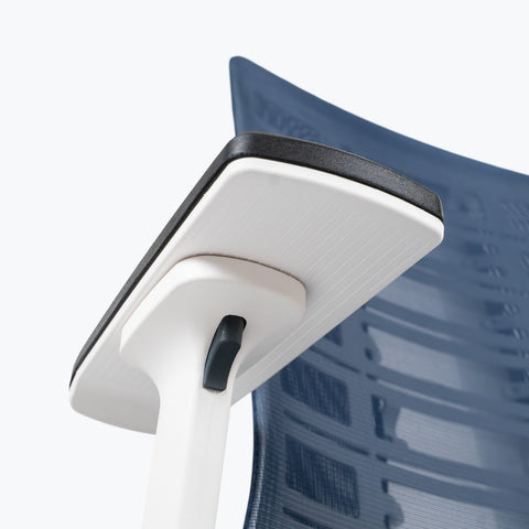 Silla Interstuhl PUREIS3 MARCO Y ESTRUCTURA BLANCA / TAPICERÍA Y MALLA AZUL