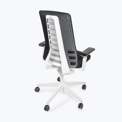 Silla Interstuhl PUREIS3 MARCO Y ESTRUCTURA BLANCA / TAPICERÍA Y MALLA NEGRA